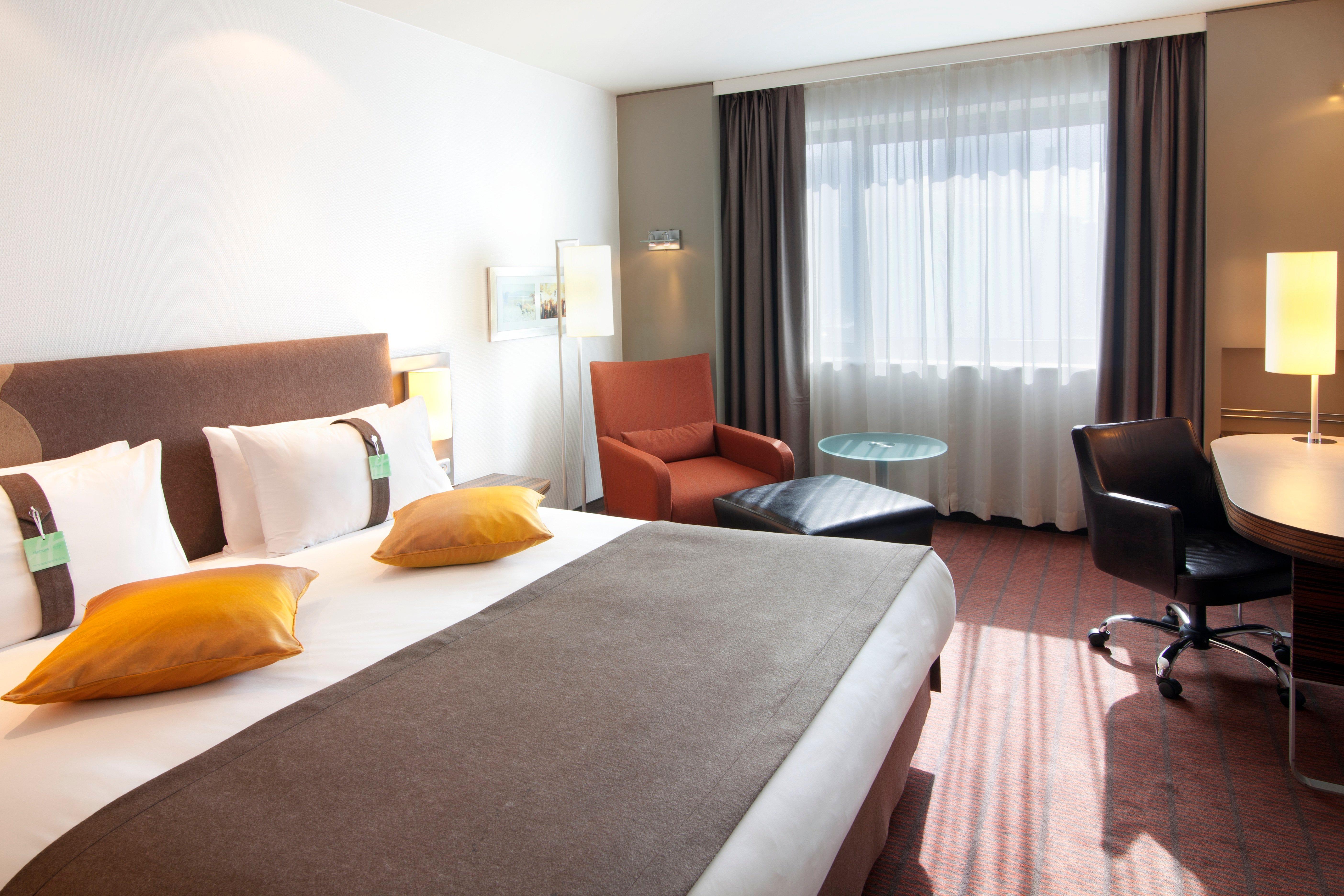 Holiday Inn Almaty By Ihg Ngoại thất bức ảnh