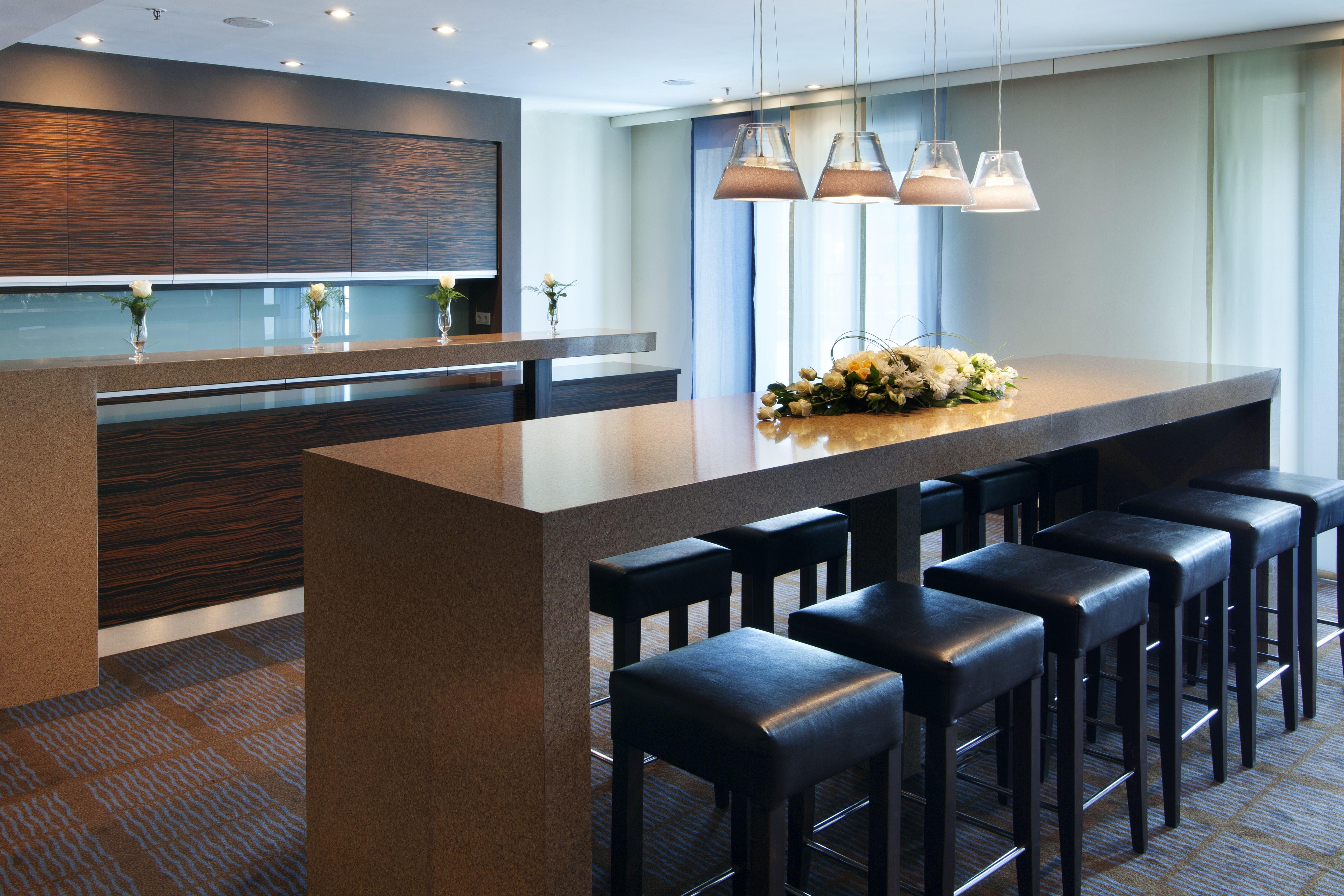 Holiday Inn Almaty By Ihg Ngoại thất bức ảnh