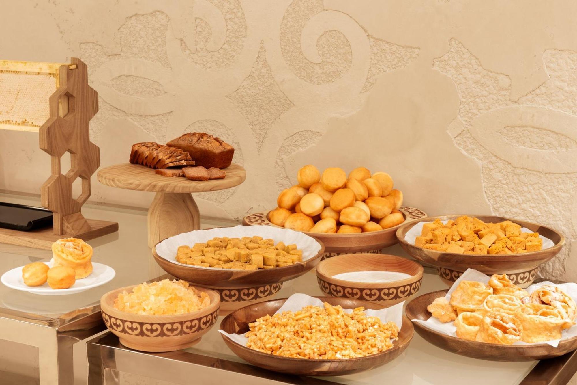 Holiday Inn Almaty By Ihg Ngoại thất bức ảnh