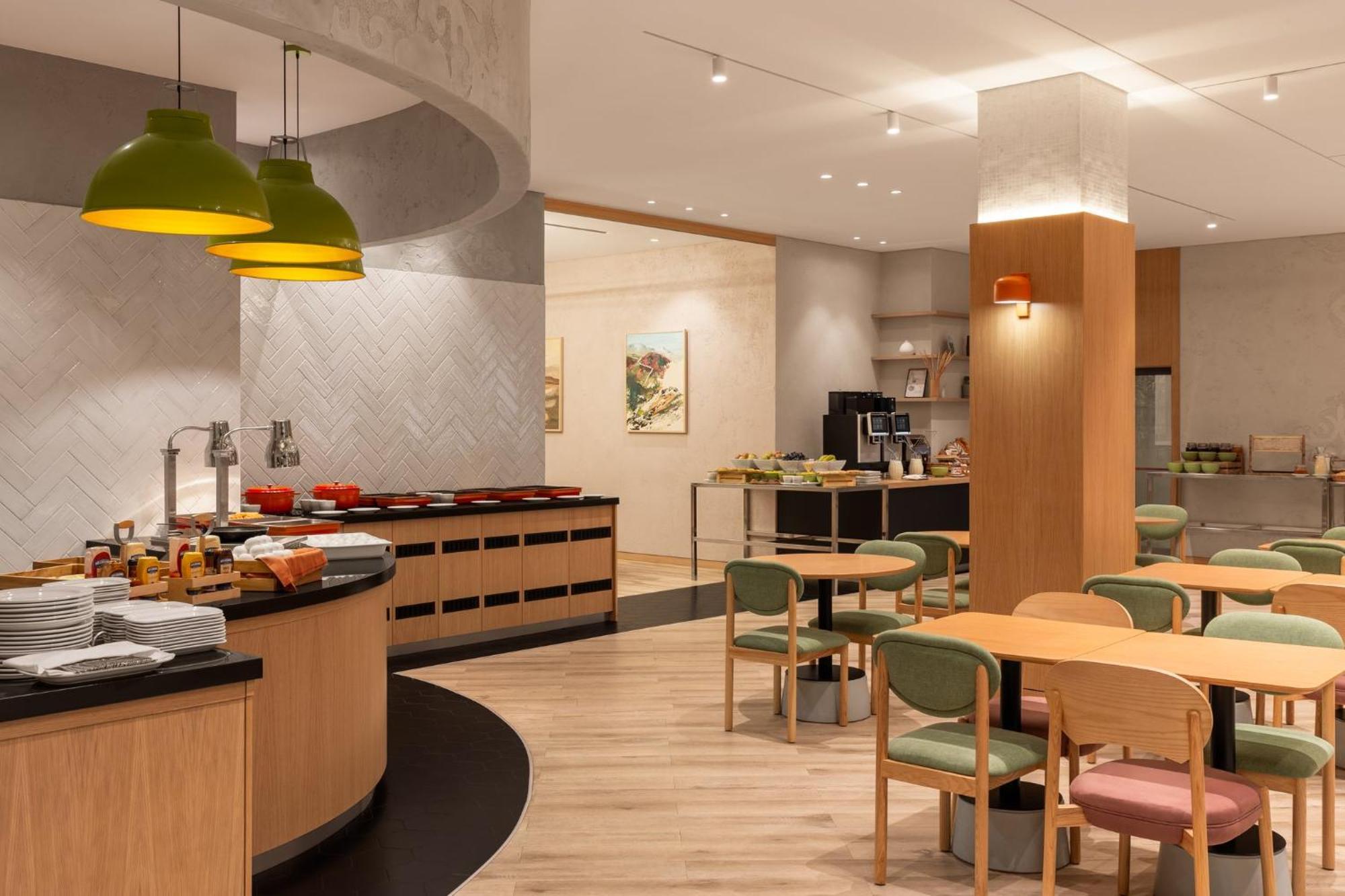 Holiday Inn Almaty By Ihg Ngoại thất bức ảnh