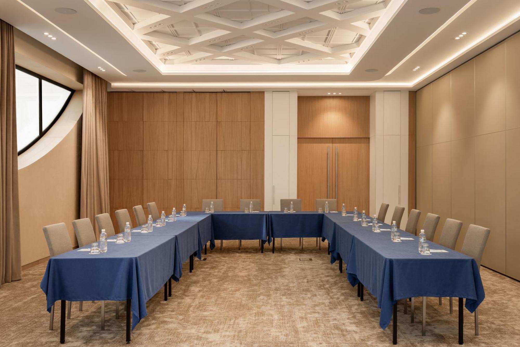 Holiday Inn Almaty By Ihg Ngoại thất bức ảnh