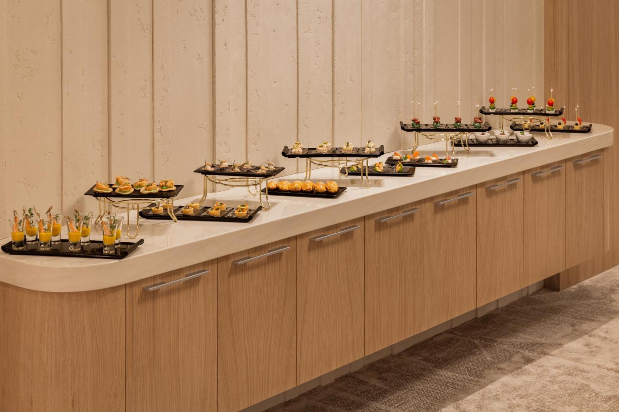 Holiday Inn Almaty By Ihg Ngoại thất bức ảnh