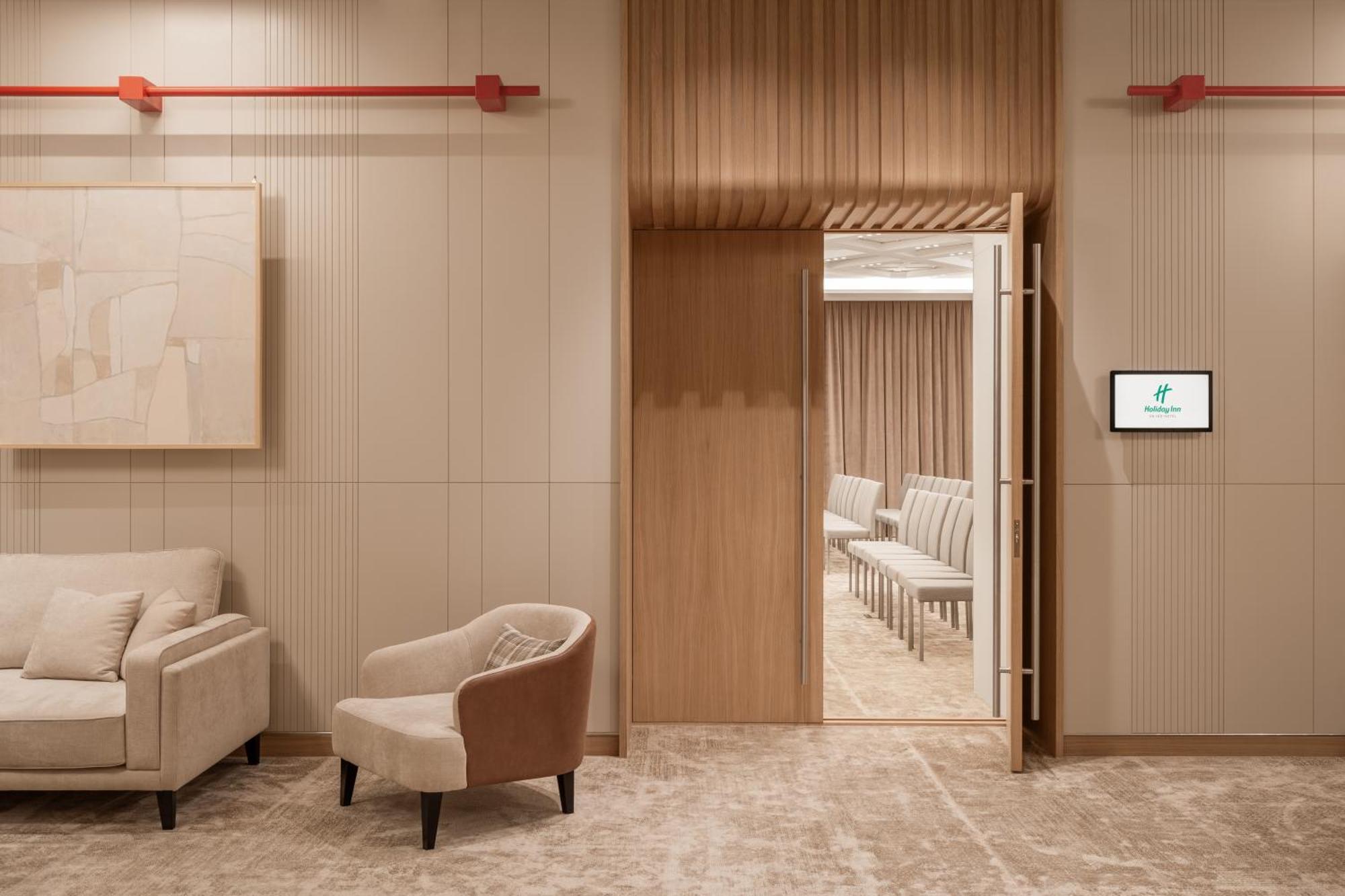 Holiday Inn Almaty By Ihg Ngoại thất bức ảnh