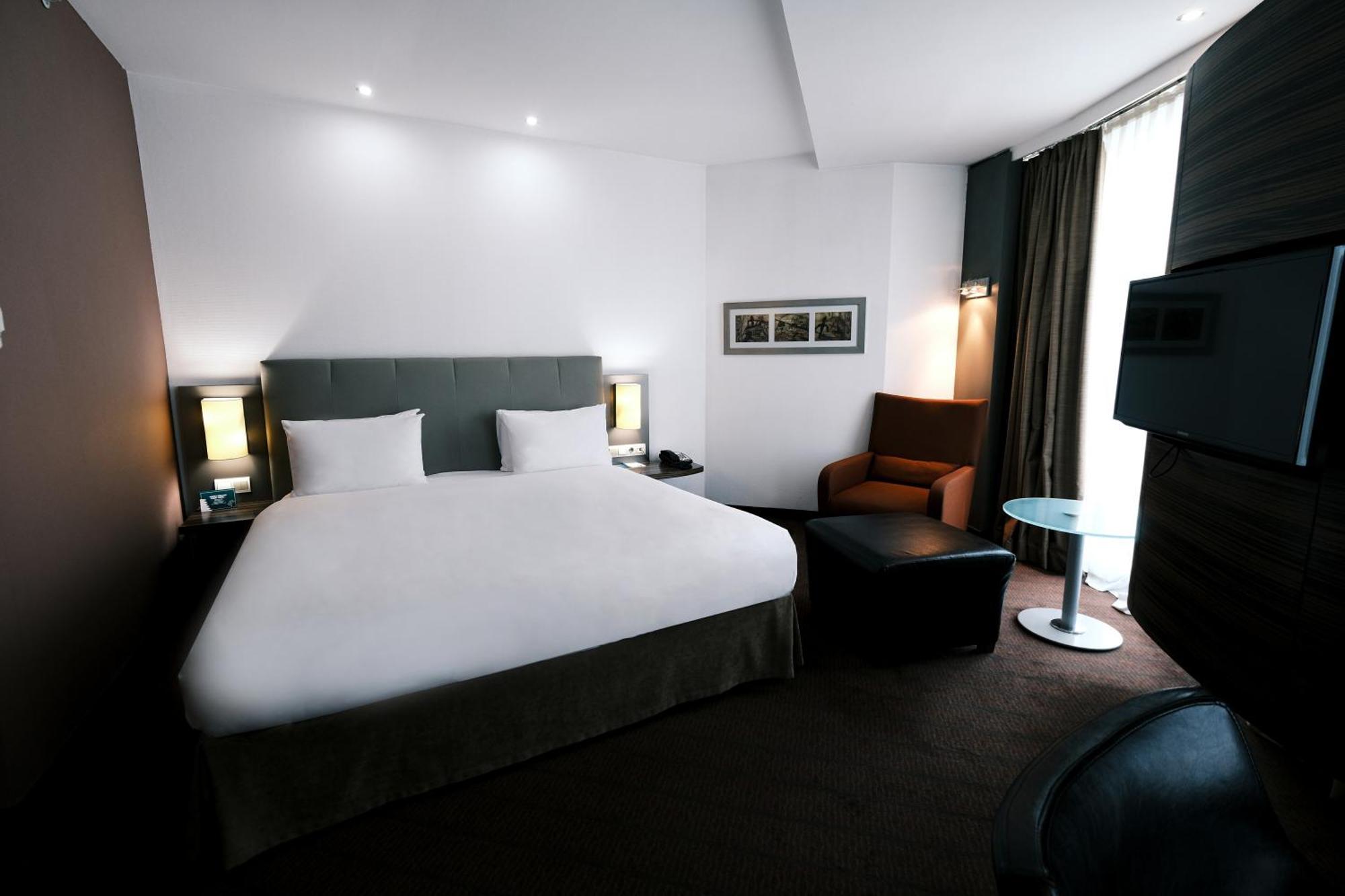 Holiday Inn Almaty By Ihg Ngoại thất bức ảnh