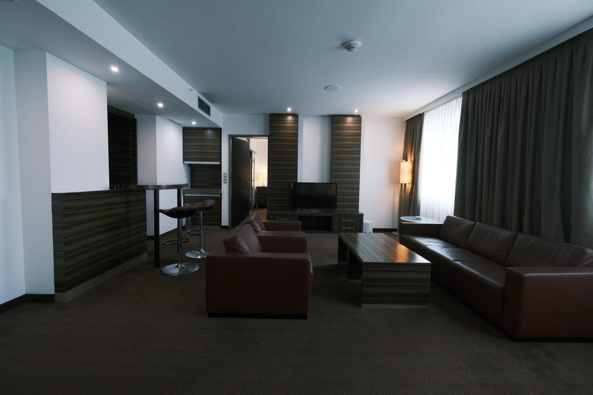Holiday Inn Almaty By Ihg Ngoại thất bức ảnh