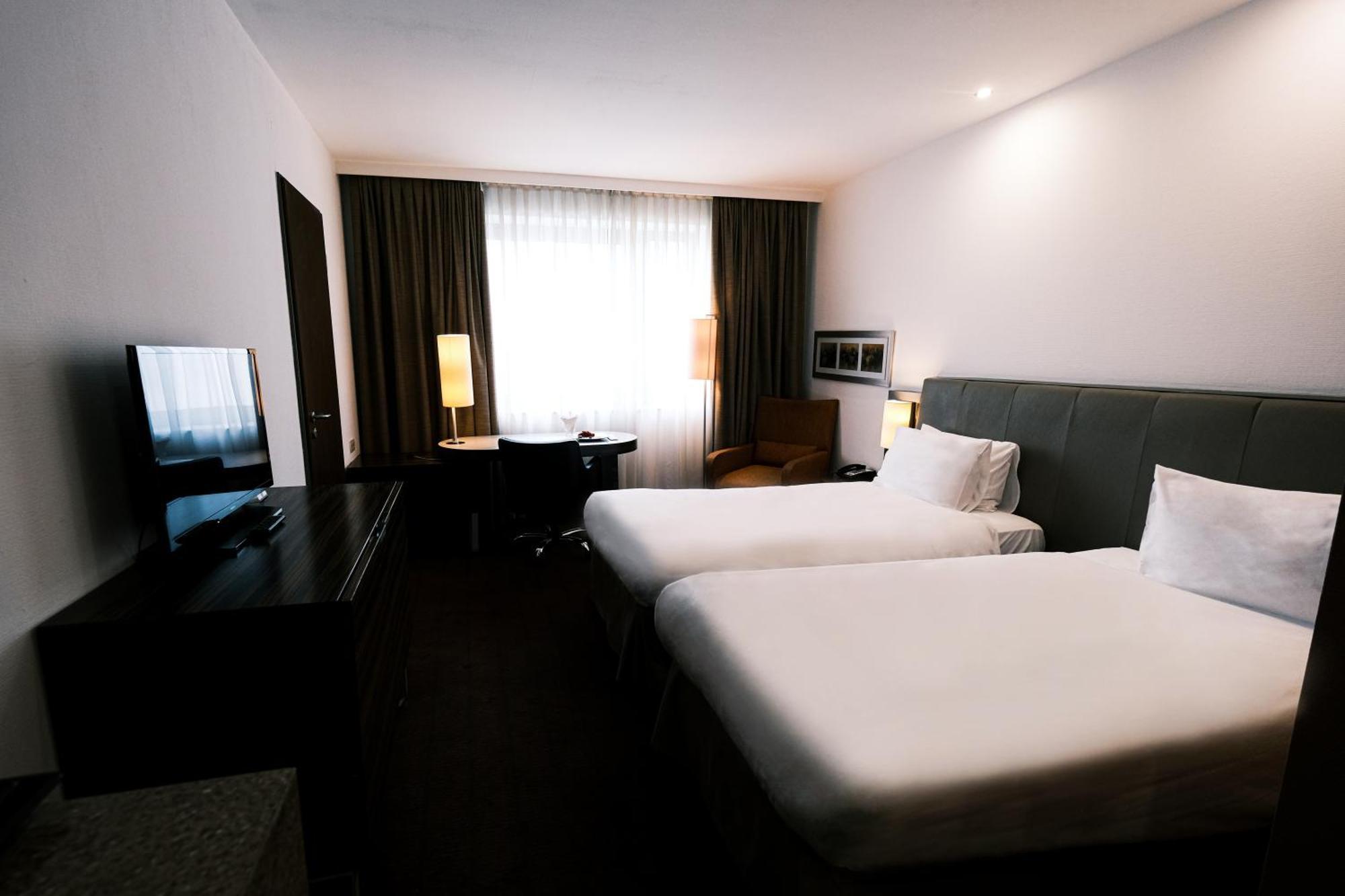 Holiday Inn Almaty By Ihg Ngoại thất bức ảnh